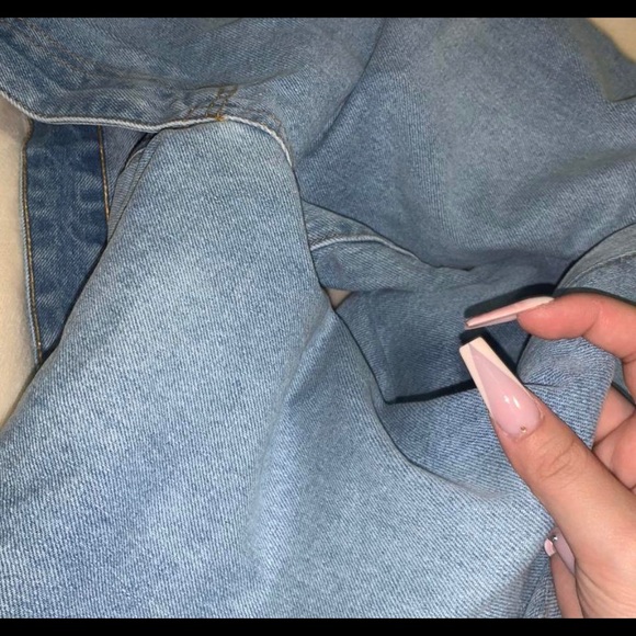 LIGHT WASH JEANS - Picture 4 of 4